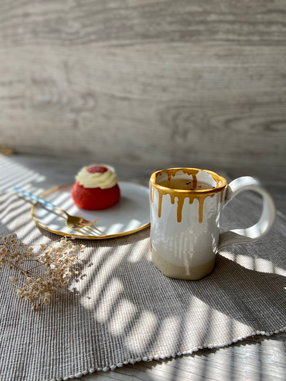 Gilded Grace Ceramic Mugs