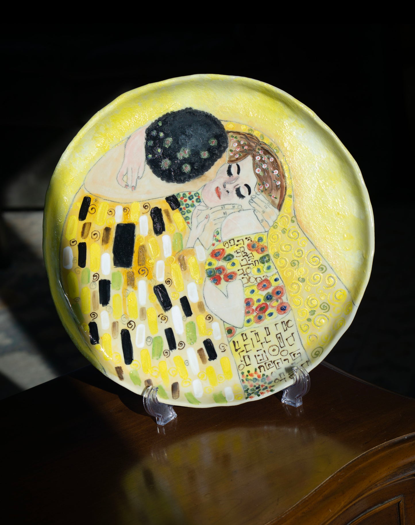 Klimt Kiss Hand Painted Ceramic Plate 12” – Romantic Lovers Art, Valentine Gift for Her, Unique Decorative Dinner Plate